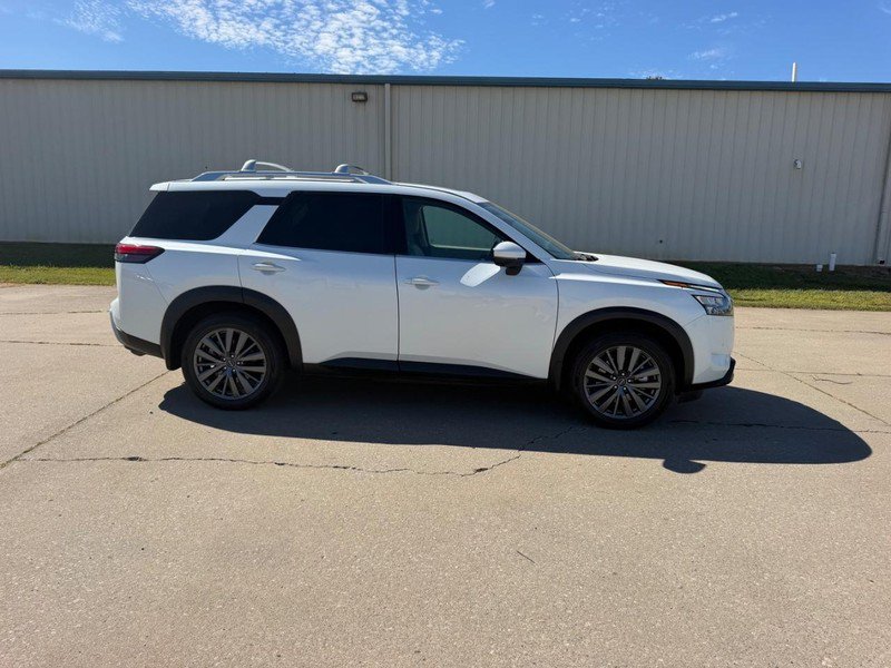 Used 2025 Nissan Pathfinder SL w/ SL Premium Package AWD/4WD image 2