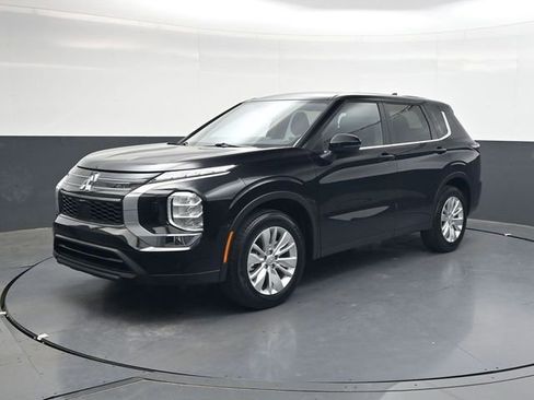 Used 2025 Mitsubishi Outlander ES image 8