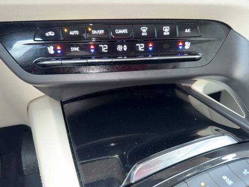 Used 2022 Buick Envision Avenir w/ Technology Package II image 36