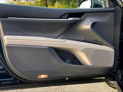 Used 2021 Toyota Camry XLE image 21