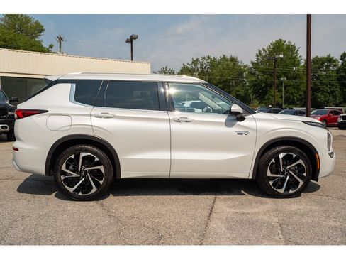 Used 2024 Mitsubishi Outlander SEL AWD/4WD image 9