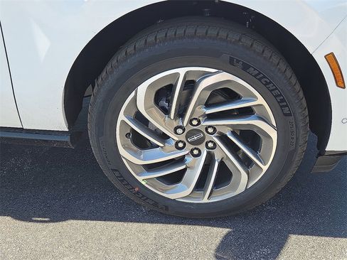 New 2025 Lincoln Navigator L Reserve image 7