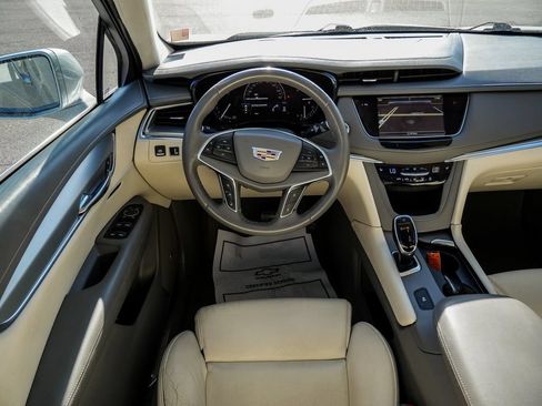 Used 2017 Cadillac XT5 Luxury w/ Driver Awareness Package FWD image 29