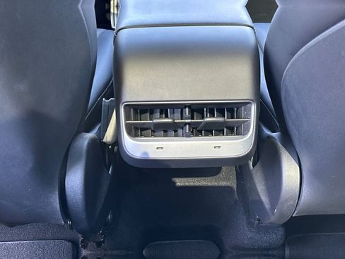 Used 2023 Tesla Model Y Performance AWD/4WD image 19