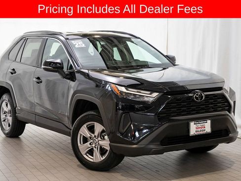 Used 2025 Toyota RAV4 XLE AWD/4WD image 1