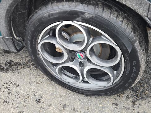 Used 2024 Alfa Romeo Tonale Ti w/ Premium Interior Package image 18