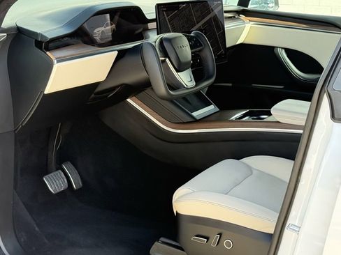 Used 2023 Tesla Model X image 5