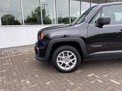 Used 2023 Jeep Renegade Latitude AWD/4WD image 9