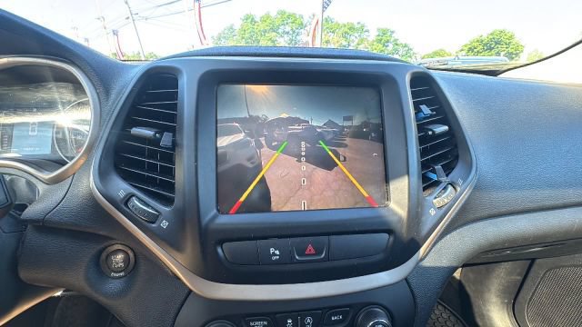 Used 2015 Jeep Cherokee Latitude w/ Comfort/Convenience Group AWD/4WD image 28