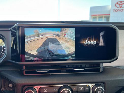 Used 2025 Jeep Wrangler Sport image 31