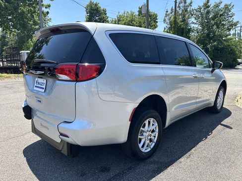 Used 2022 Chrysler Voyager LX FWD image 16