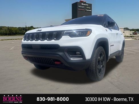 Used 2023 Jeep Compass Trailhawk w/ Trailhawk Elite Group AWD/4WD image 3