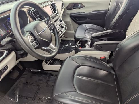 Used 2021 Chrysler Voyager Lxi image 23