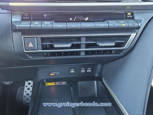 Used 2025 Toyota Camry SE image 17