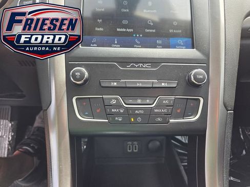 Used 2020 Ford Fusion SE AWD/4WD image 21