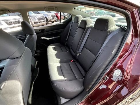 Used 2024 Nissan Altima 2.5 SV FWD image 19