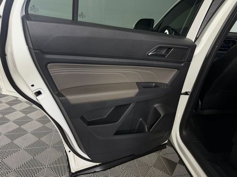 Used 2021 Volkswagen Atlas Cross Sport SE w/ 20" Black Wheels Package image 26