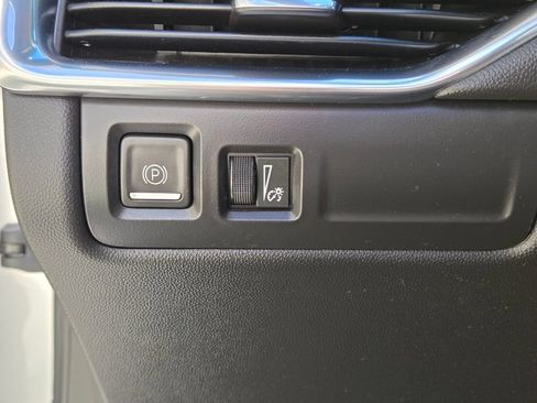 Used 2022 Cadillac XT4 Premium Luxury w/ Safety Alert Package FWD image 27