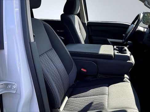 Used 2023 Nissan Titan SV image 8