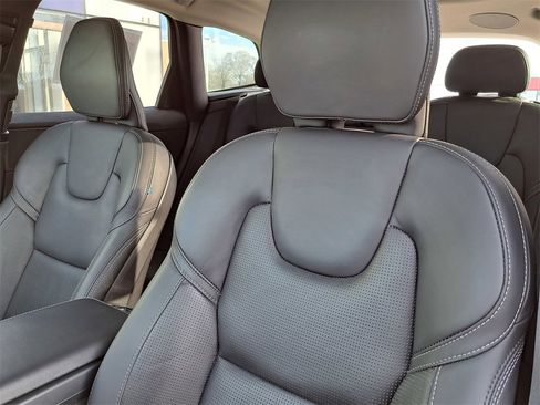Used 2023 Volvo XC60 B5 Ultimate w/ Climate Package image 21