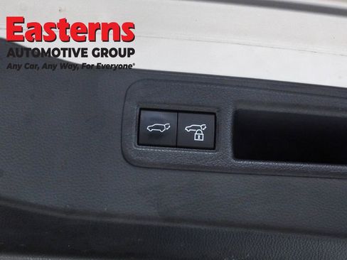 Used 2023 Toyota Venza Limited image 21