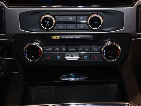 Certified 2022 Ford F350 Platinum AWD/4WD image 36