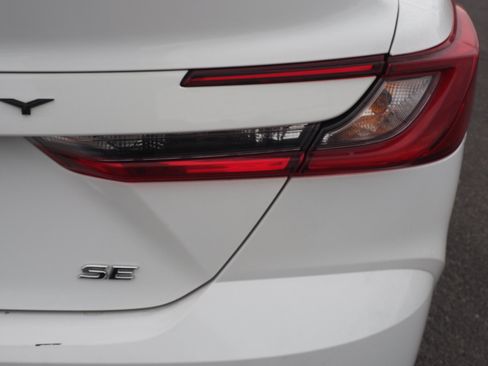 Used 2025 Toyota Camry SE image 7