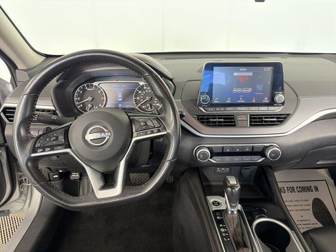 Used 2024 Nissan Altima 2.5 SR FWD image 3