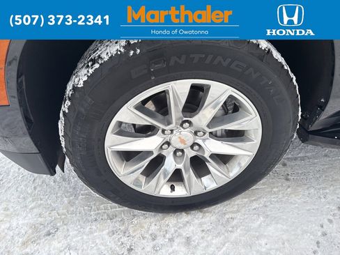 Used 2025 Chevrolet Suburban Premier image 9