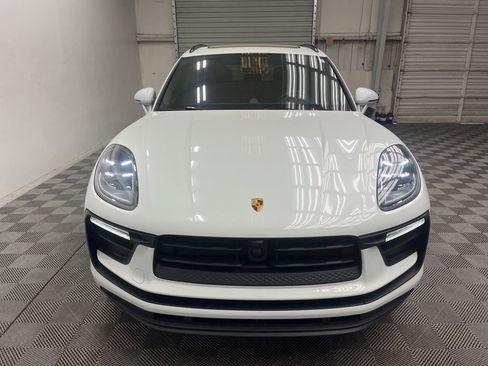 Used 2025 Porsche Macan image 9