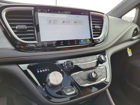 New 2026 Chrysler Pacifica Pinnacle w/ Trailer Tow Group image 30