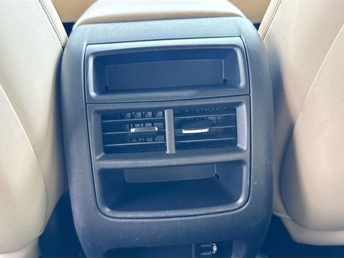 Used 2018 Cadillac XT5 Luxury image 28