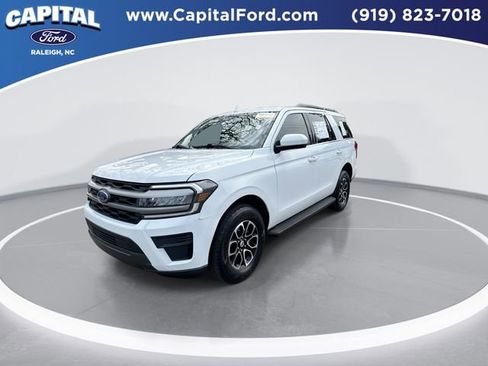 Certified 2024 Ford Expedition XLT image 4