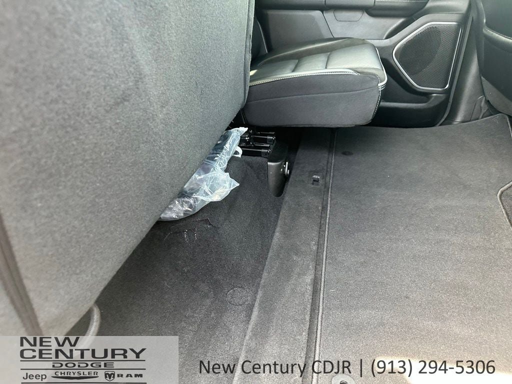 Used 2026 RAM 1500 Laramie AWD/4WD image 28