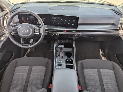 Certified 2025 Kia Sorento LX image 12