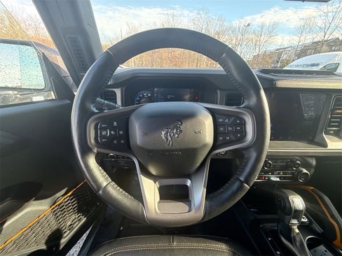 Used 2024 Ford Bronco Badlands image 11