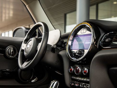 Used 2023 MINI Cooper 2-Door Hardtop FWD image 39