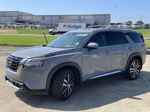 Used 2024 Nissan Pathfinder Platinum FWD image 7