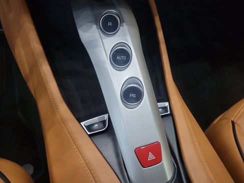 Used 2017 Ferrari California T RWD image 25