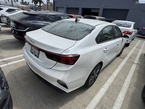 Used 2024 Kia Forte LXS FWD image 3