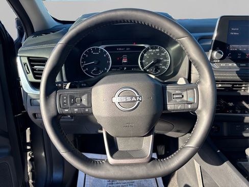 Certified 2025 Nissan Rogue SV image 24