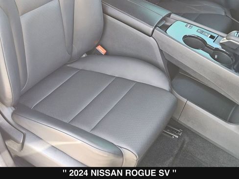 Used 2024 Nissan Rogue SV w/ SV Premium Package image 36