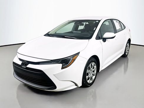 Used 2025 Toyota Corolla LE w/ Convenience Package FWD image 3
