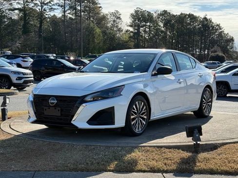 Used 2025 Nissan Altima 2.5 SV image 3