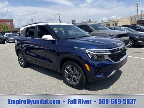 Used 2024 Kia Seltos S AWD/4WD image 2