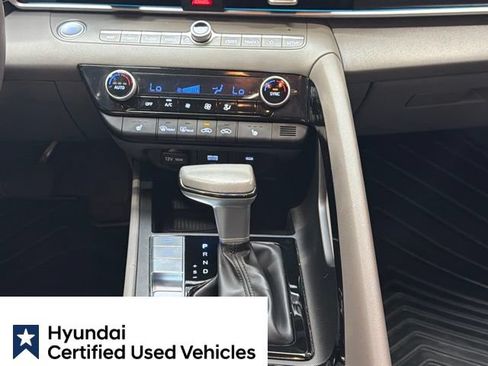 Certified 2025 Hyundai Elantra SEL FWD image 18