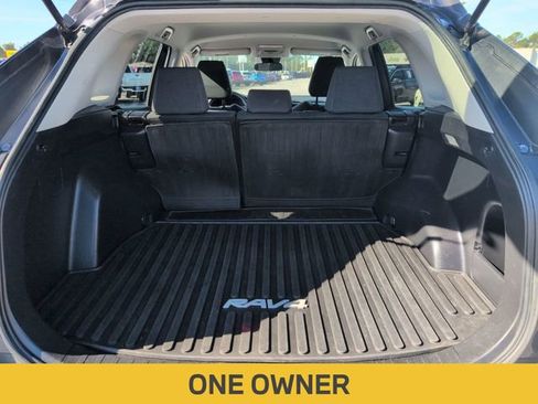 Used 2021 Toyota RAV4 LE image 3