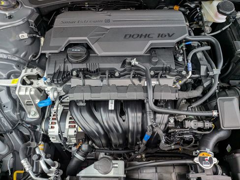 New 2025 Hyundai Elantra Limited image 27