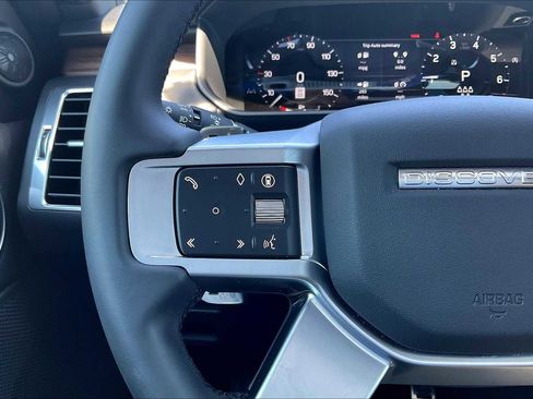 Used 2025 Land Rover Discovery Dynamic SE image 21