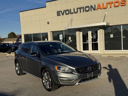 Used 2018 Volvo V60 T5 Cross Country Platinum image 38